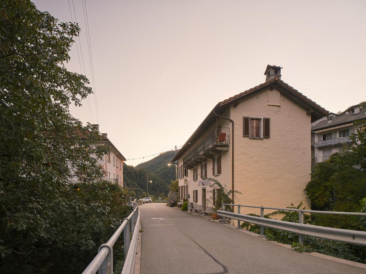 Osteria Gruetli Con Alloggio Borgnone Ngoại thất bức ảnh